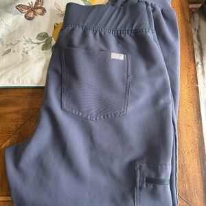 Large P Fig joggers